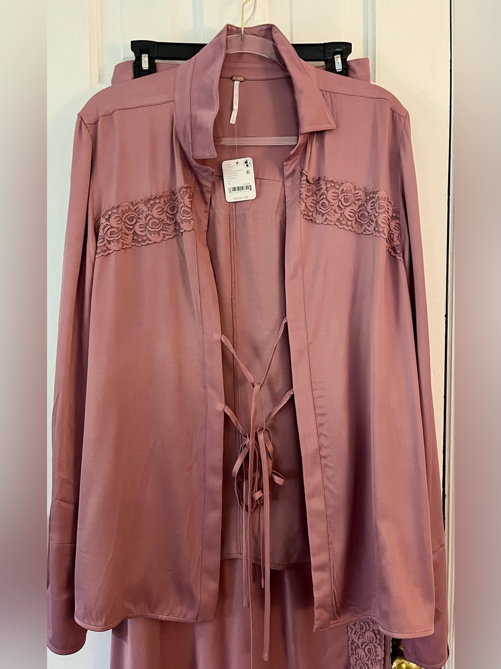 FREE PEOPLE NWT (Lucia) Nostalgia Rose Two-Piece Lace Trim Skirt Set. Size:Large - Picture 6 of 8